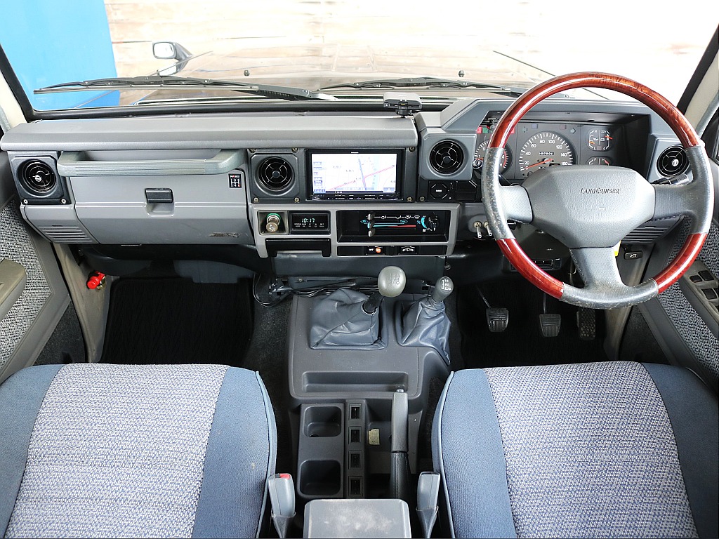 トヨタ ランドクルーザー70(2枚目)