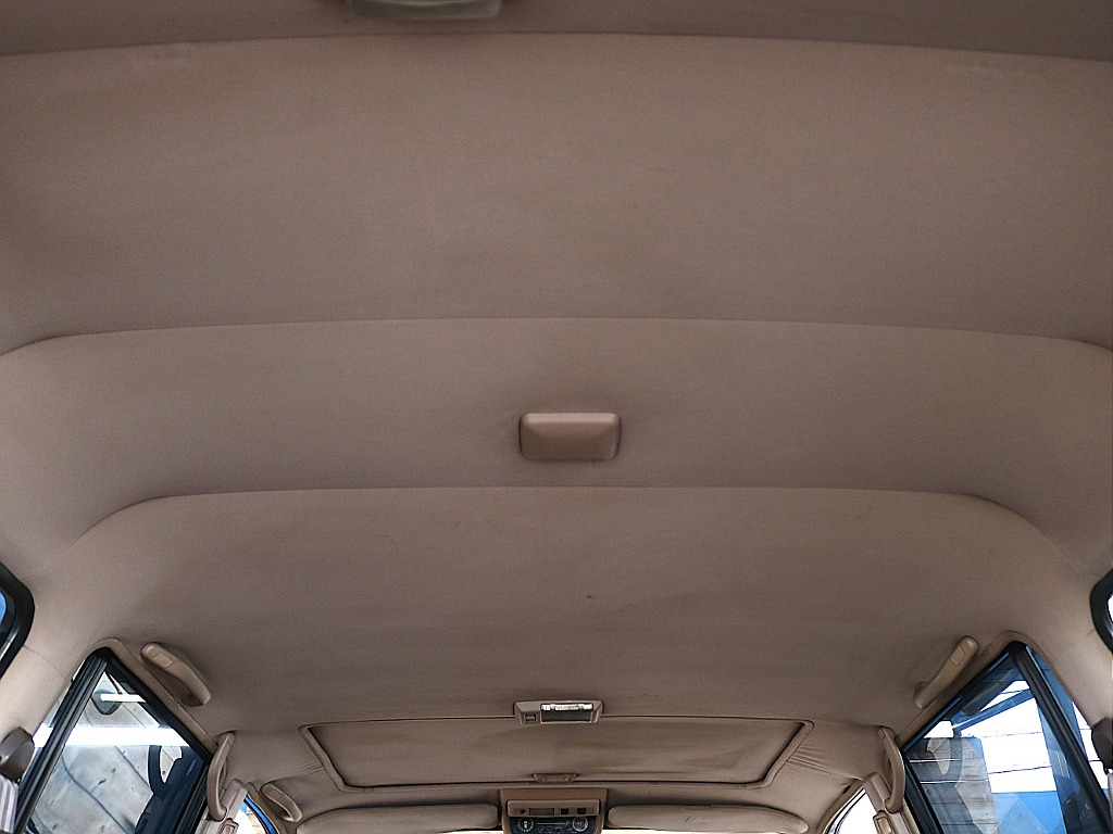 天張りも多少汚れは有りますが年式を考慮すれば綺麗な分類です！