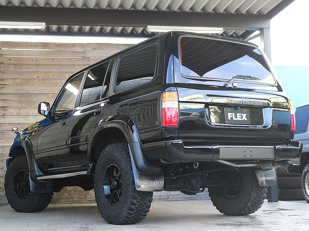 迫力のリアビュー！80特有のでっぷりとしたスタイルが堪りません♪