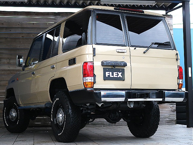 迫力のリアビュー！観音扉はロマン溢れる見た目ですが実用性も兼ねています♪