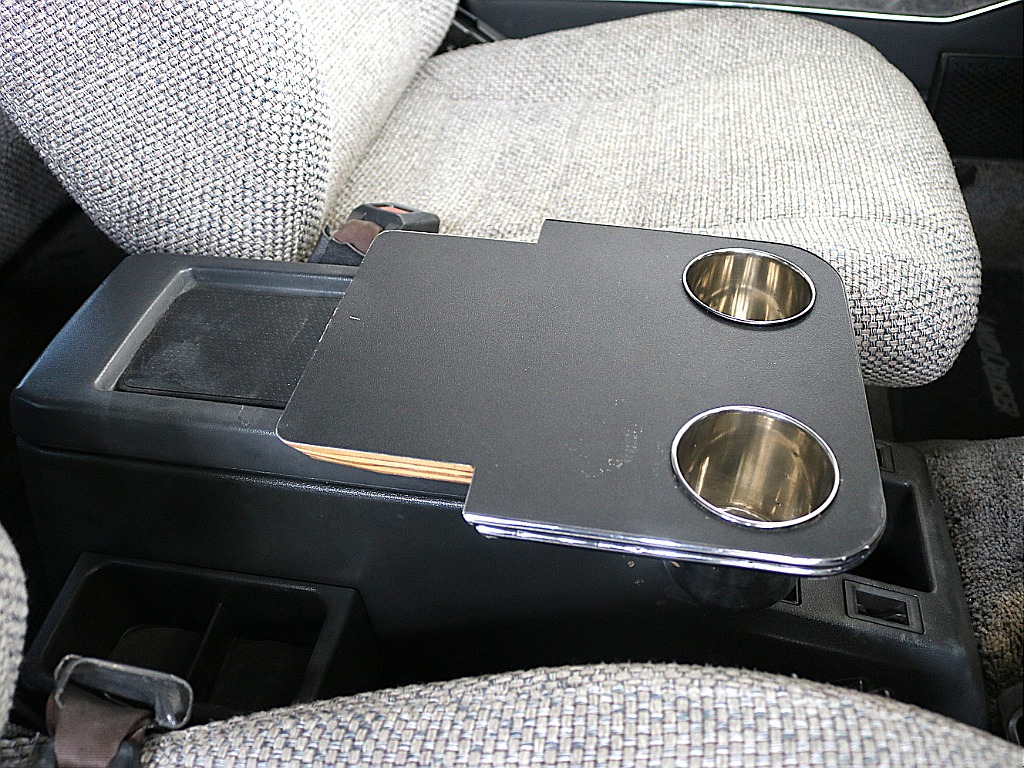 ワンオフのドリンクホルダーも装備済みです♪