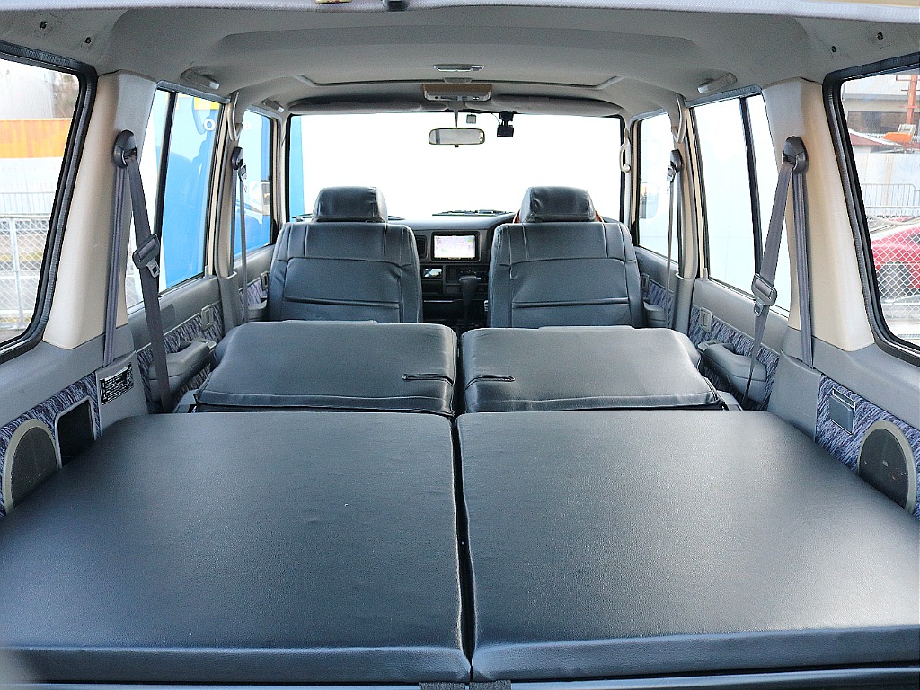 大人二人は余裕で寝れます！ 天張の状態もご覧の通り綺麗です！