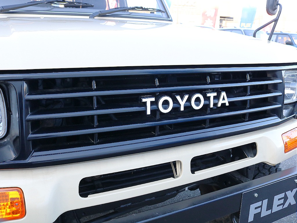 グリルはブラックで締りがあります！