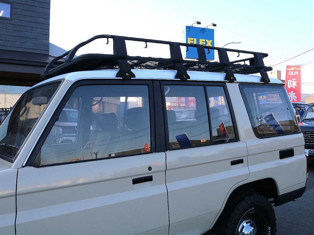 ルーフラックがついてるので今すぐキャンプに行けます！