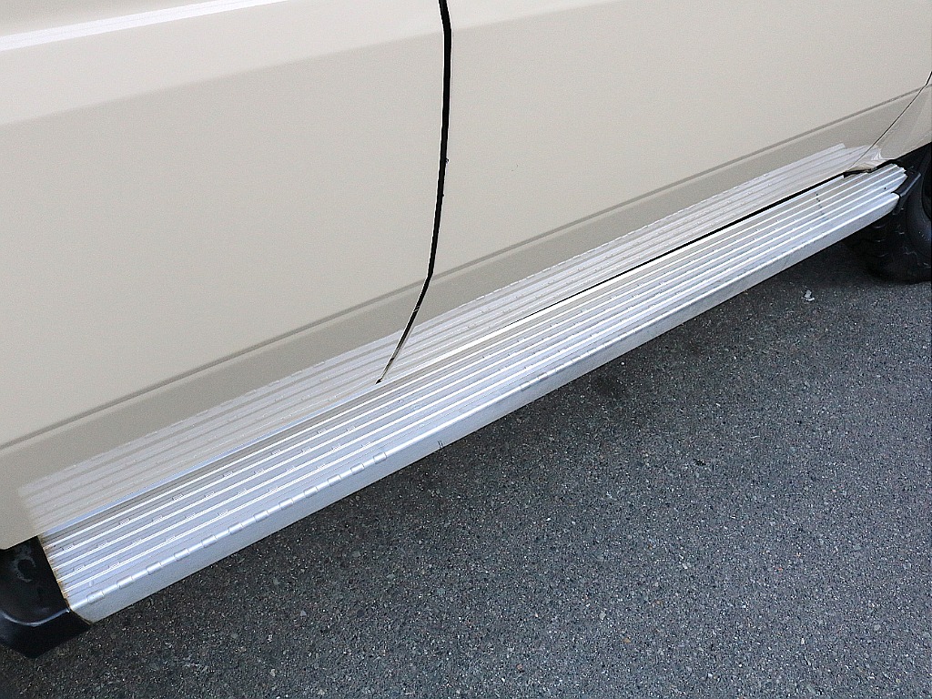 サイドステップがついてるので乗り降りしやすいです！