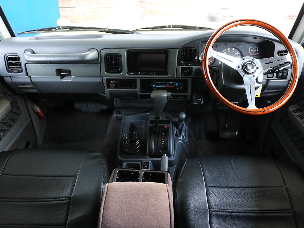 走行距離は20万kmと低走行！これからの人生のパートナーに78プラドはいかがでしょうか？