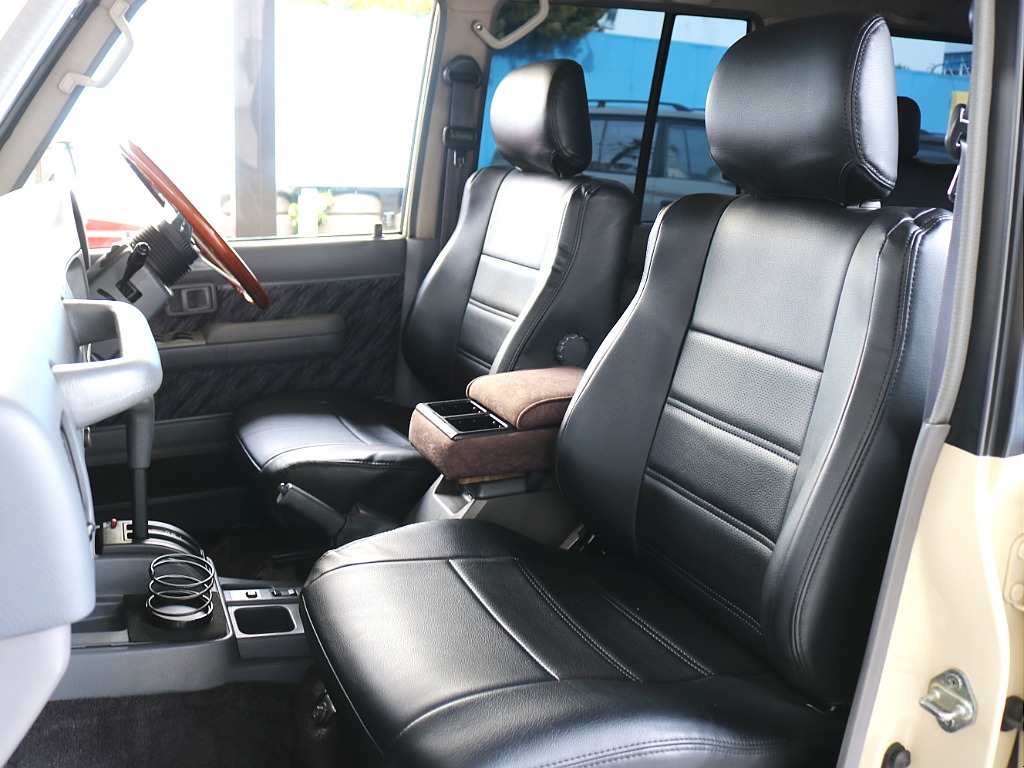 グレー内装にブラックシートカバー！シートカバーがあると日々のお手入れも簡単です！