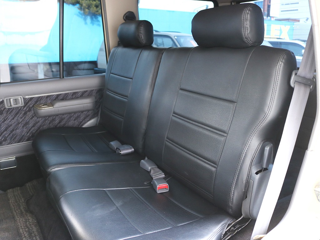 ２列目シートも健在！陽気な音楽を流しながら、みんなで楽しくドライブに出かけましょう！