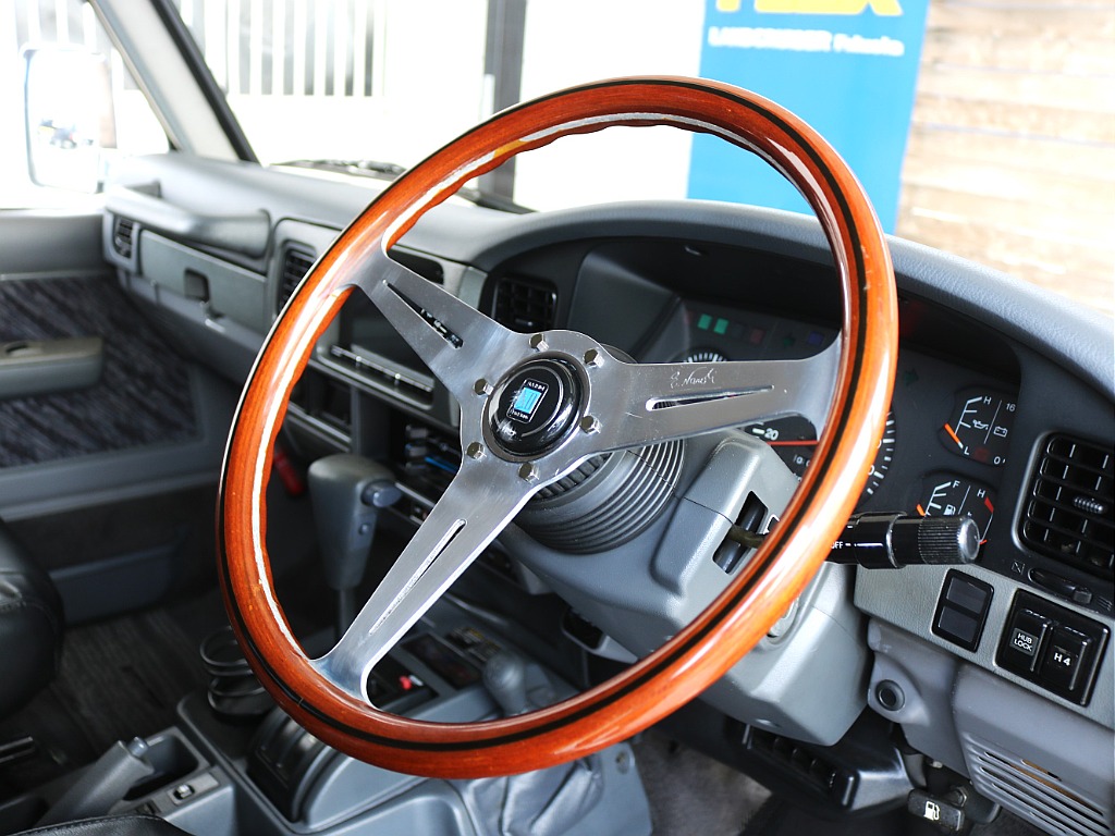 NARDIウッドステアリング！