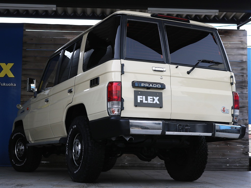 スクエアボディのリアゲート！左右の観音開きの扉は使う方、見る方の両方が魅了されます♪