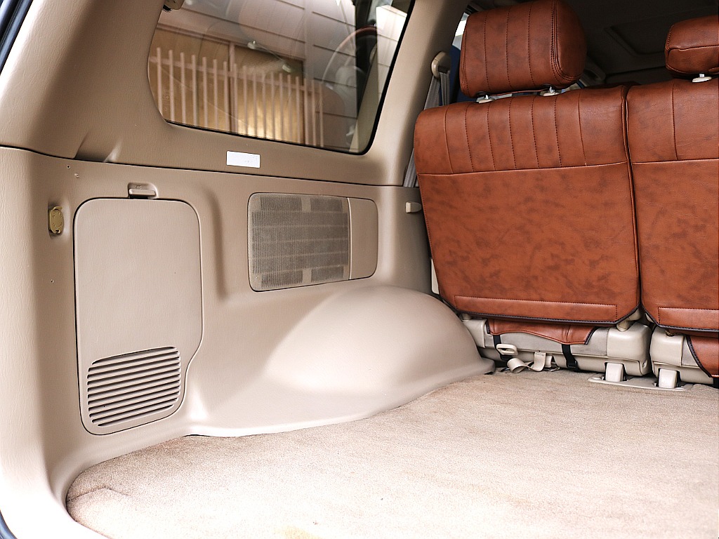 荷室の側面は傷が付きやすい個所なので要確認です♪