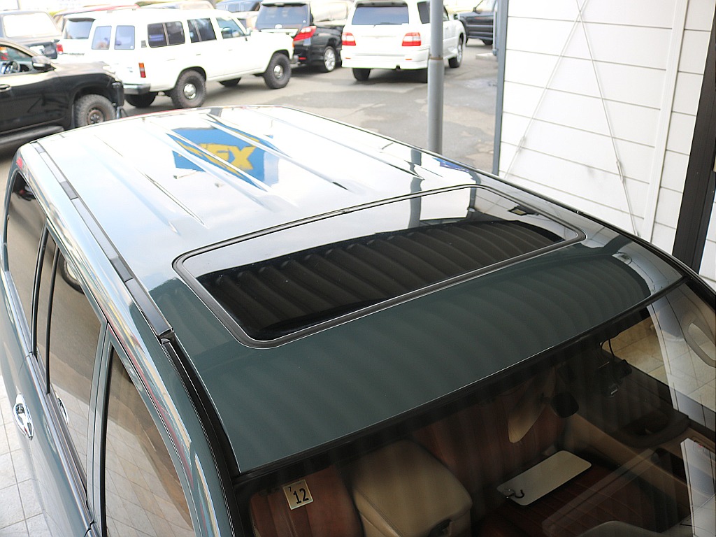ルーフの状態も良好です♪ ルーフラックやサイドオーニングの取り付けもご相談ください！
