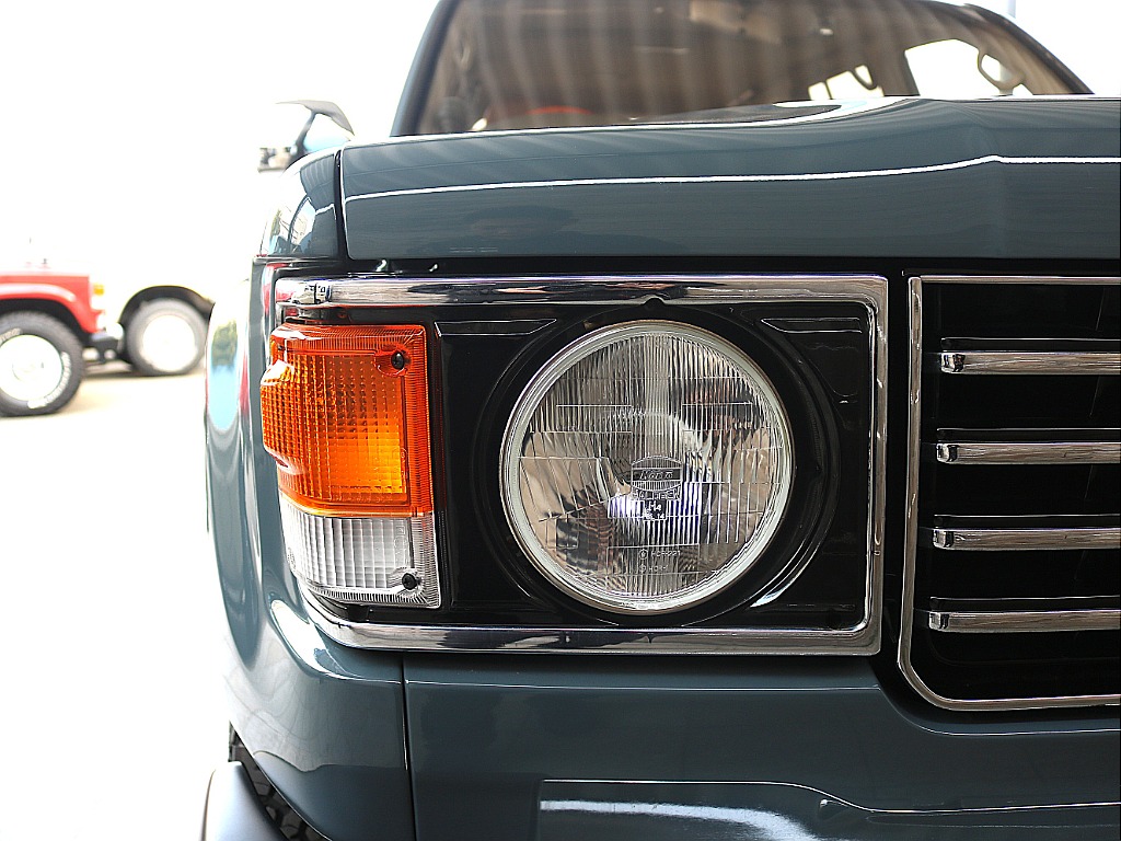 丸目のヘッドライトは愛らしいですね♪