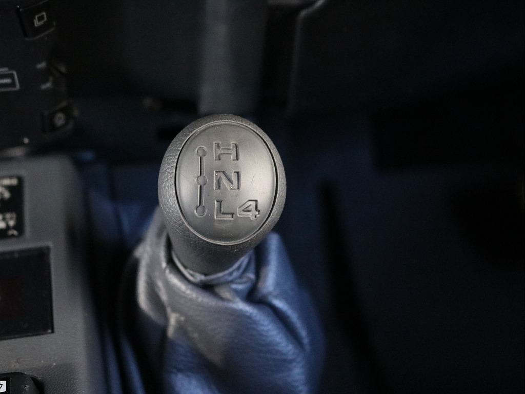 駆動方式を変更するトランスファーレバー♪