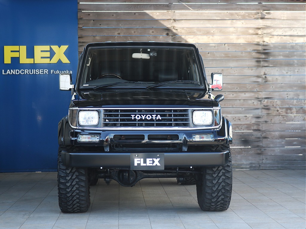 カクカクボディのカッコイイ一台となります！