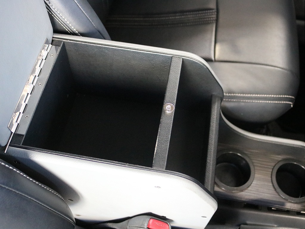 ドリンクホルダーも付いておりますので、これ一つで非常に快適にお使いいただけます！