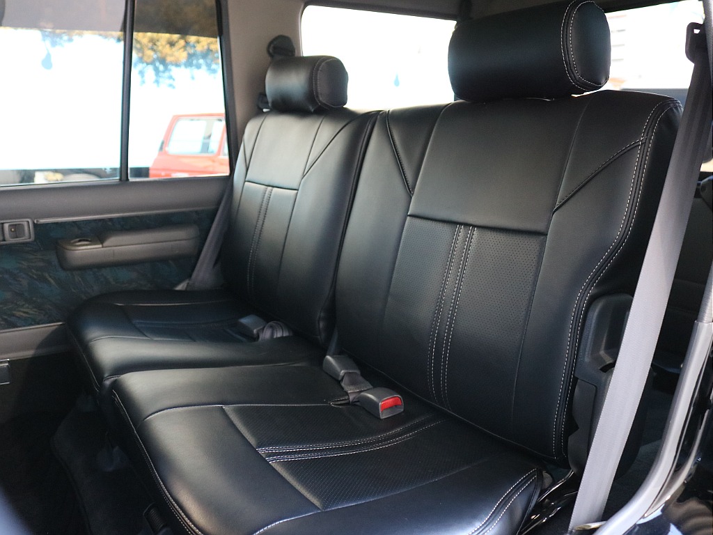 セカンドシートになります。大人３名はきついので２名でお使いください！