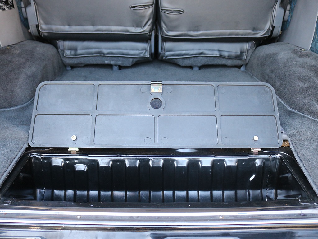 床下収納！三角灯等の収納にお使いください！