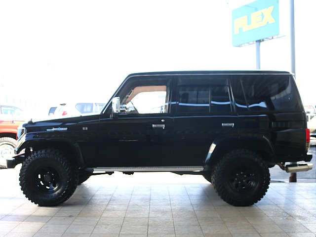 サイドからの見た目も非常にカッコイイ！