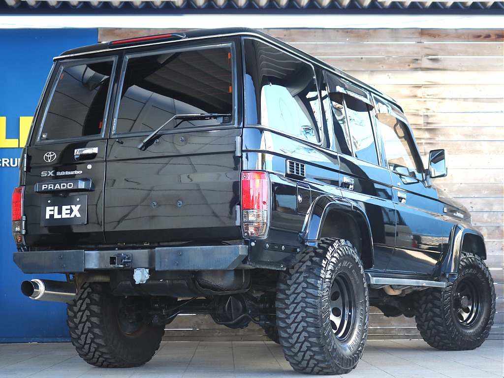 リアテールレンズはスモーク仕様！黒いボディにすごくマッチします！