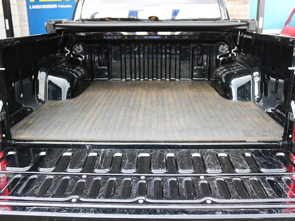 デッキスペースも広々！趣味に仕事にガシガシお使いください！