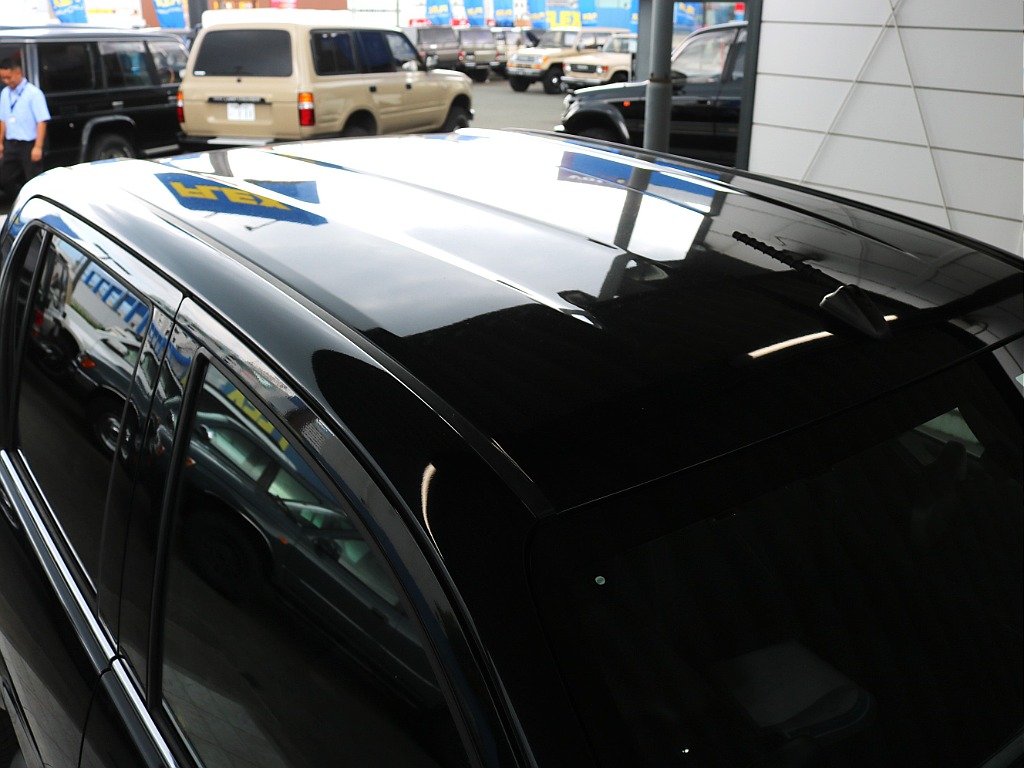 ルーフも劣悪な部分は無く、コンディション良好です！