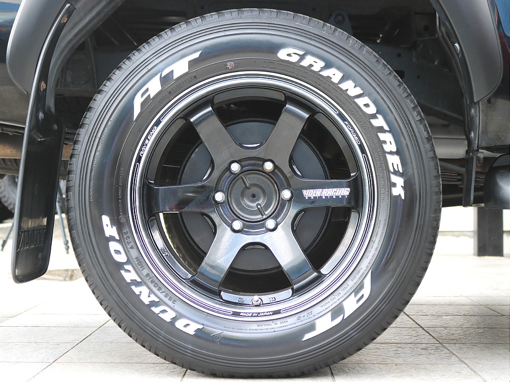 ブラックラリー専用タイヤとRAYS 18inchアルミホイールの組合せ！