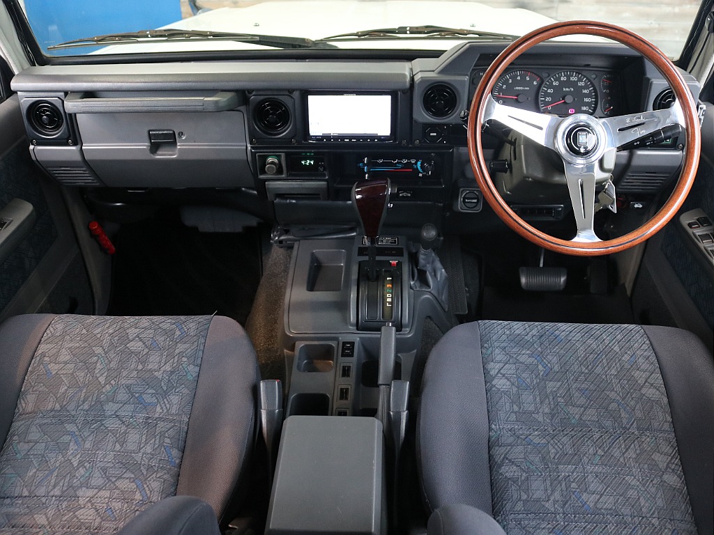 トヨタ ランドクルーザー70(2枚目)