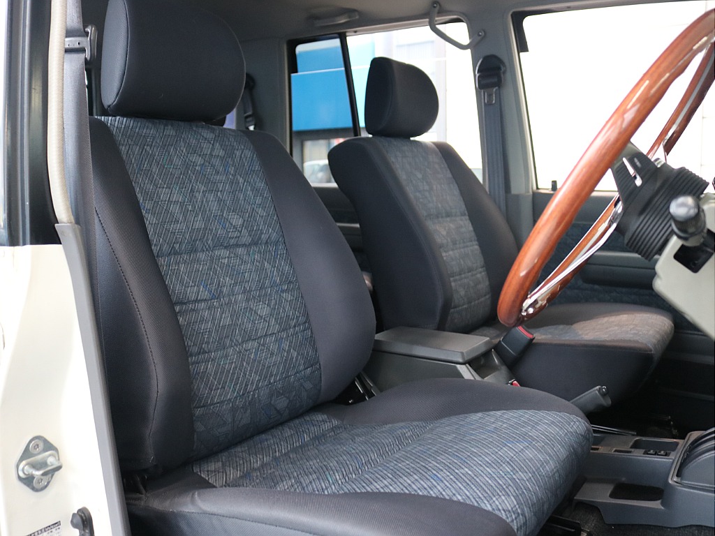 トヨタ ランドクルーザー70(14枚目)