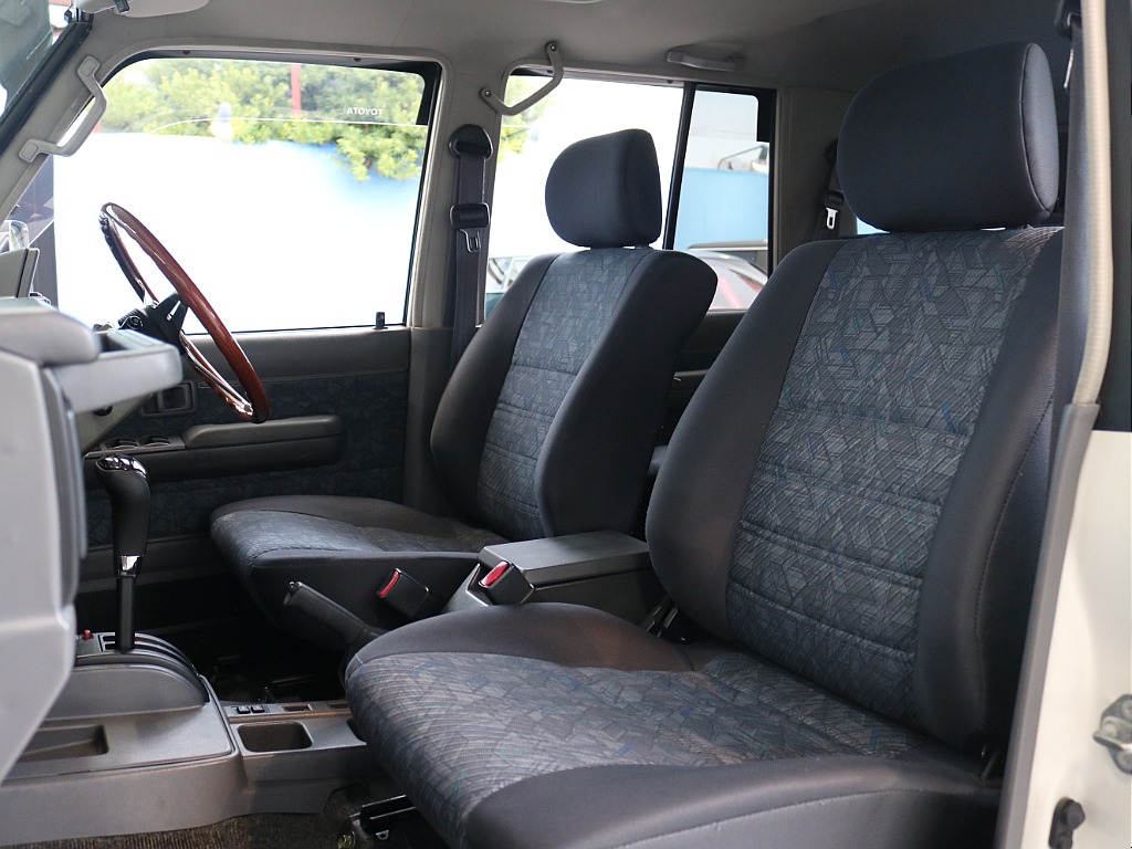 トヨタ ランドクルーザー70(15枚目)