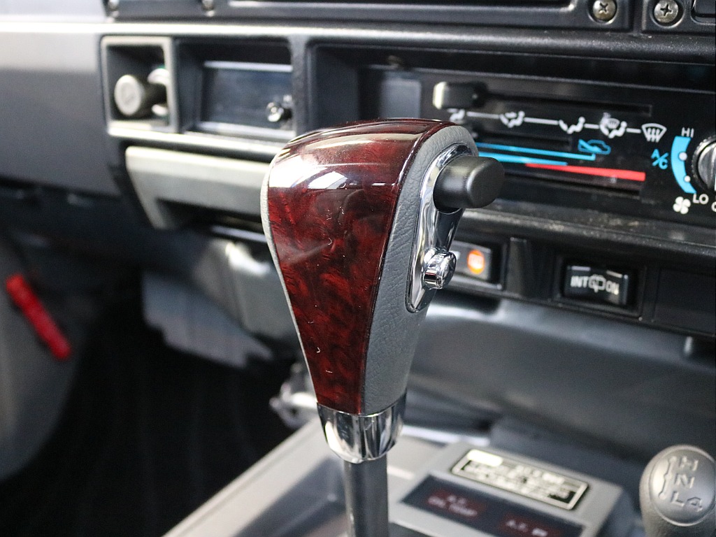 トヨタ ランドクルーザー70(24枚目)