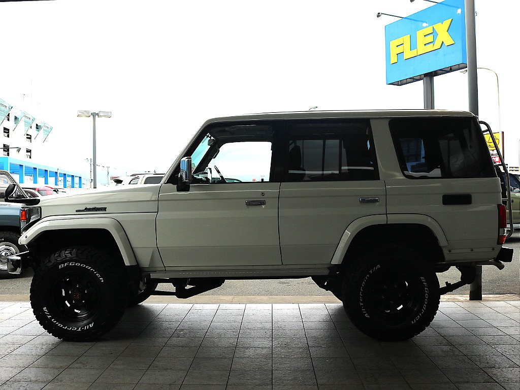 トヨタ ランドクルーザー70(6枚目)