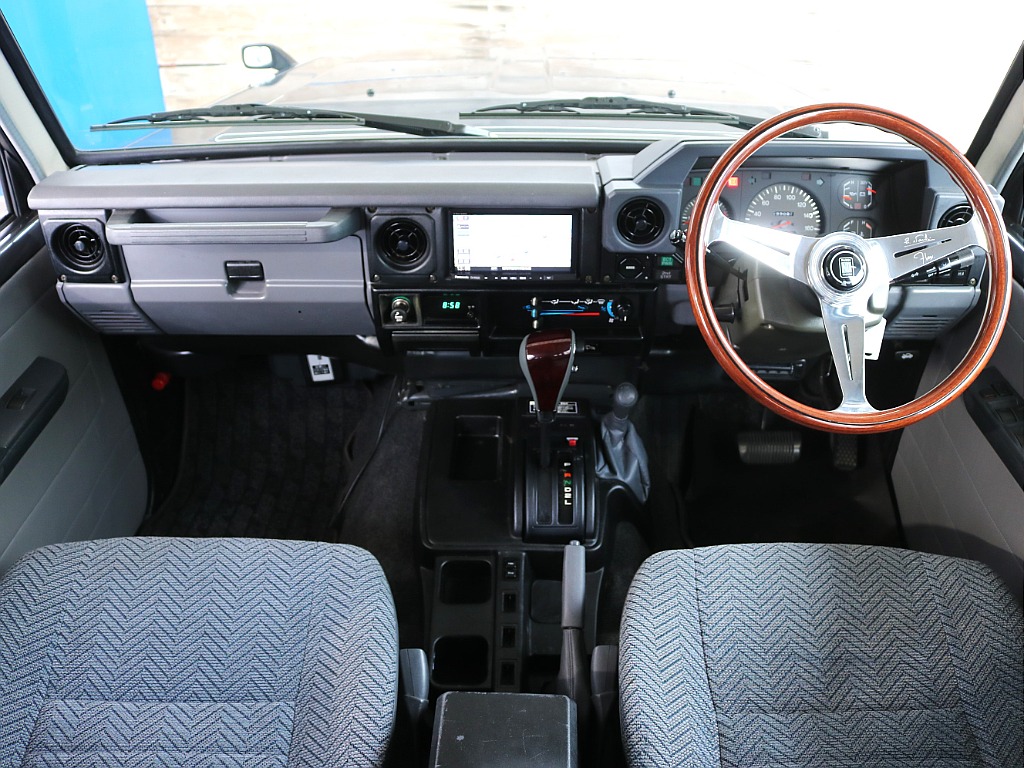 トヨタ ランドクルーザー70(2枚目)