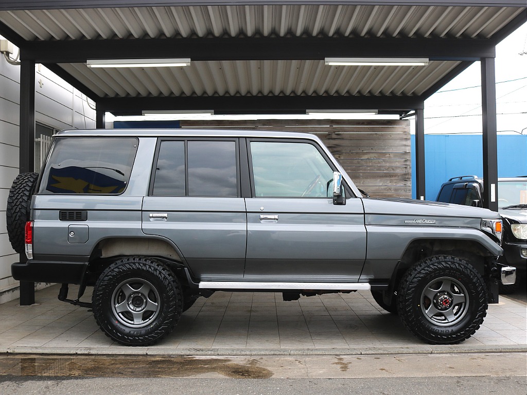 トヨタ ランドクルーザー70(5枚目)