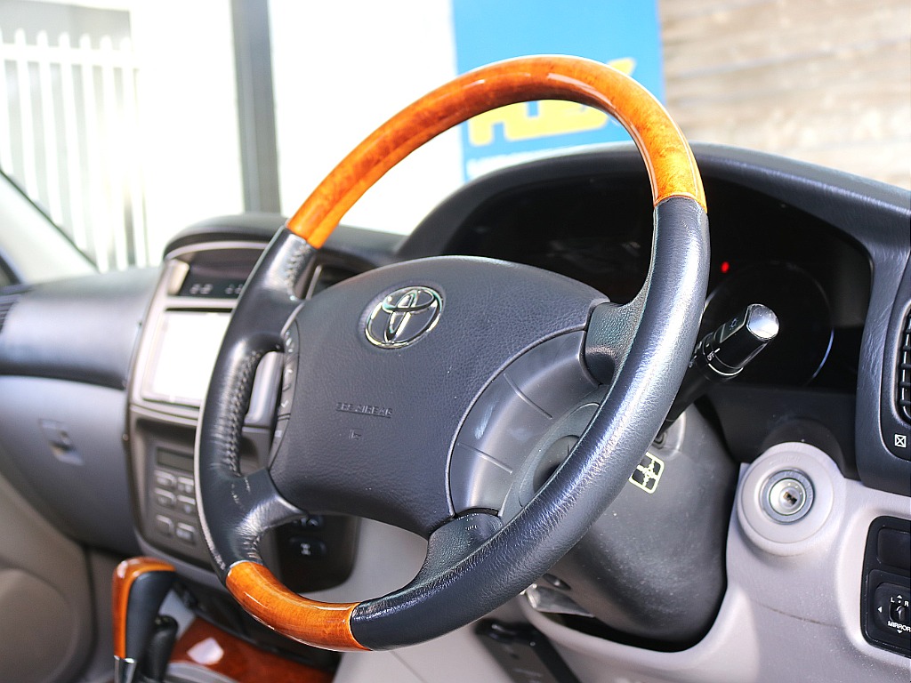 トヨタ ランドクルーザー100(17枚目)