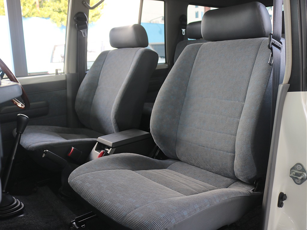 トヨタ ランドクルーザー70(13枚目)