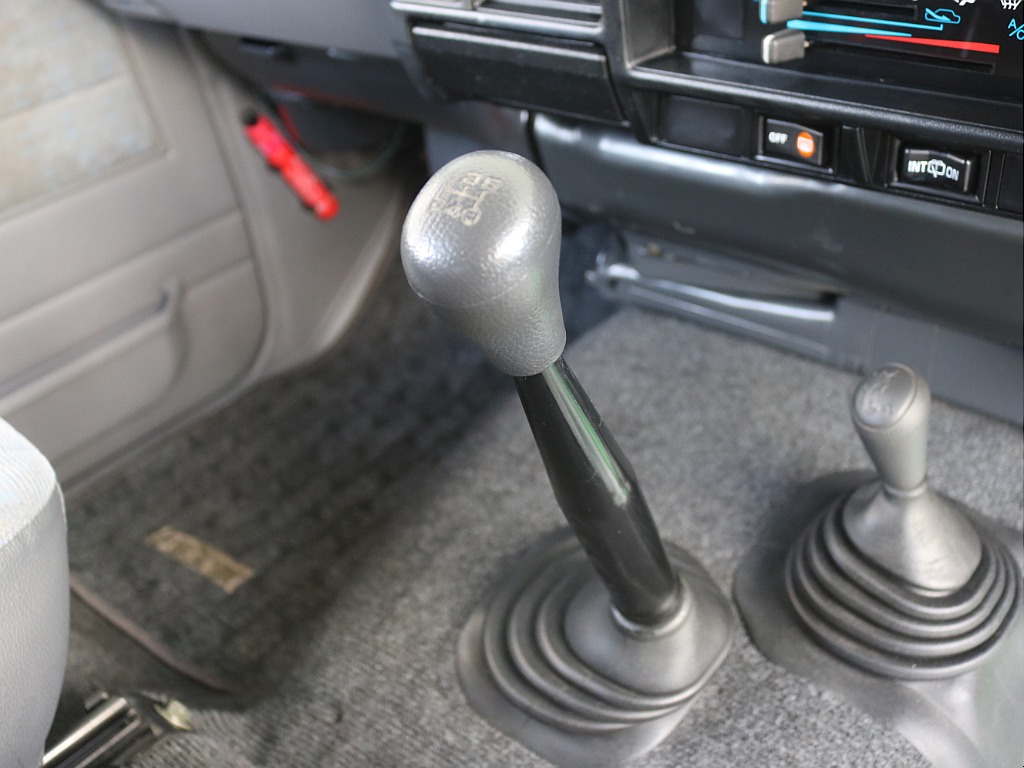 トヨタ ランドクルーザー70(34枚目)