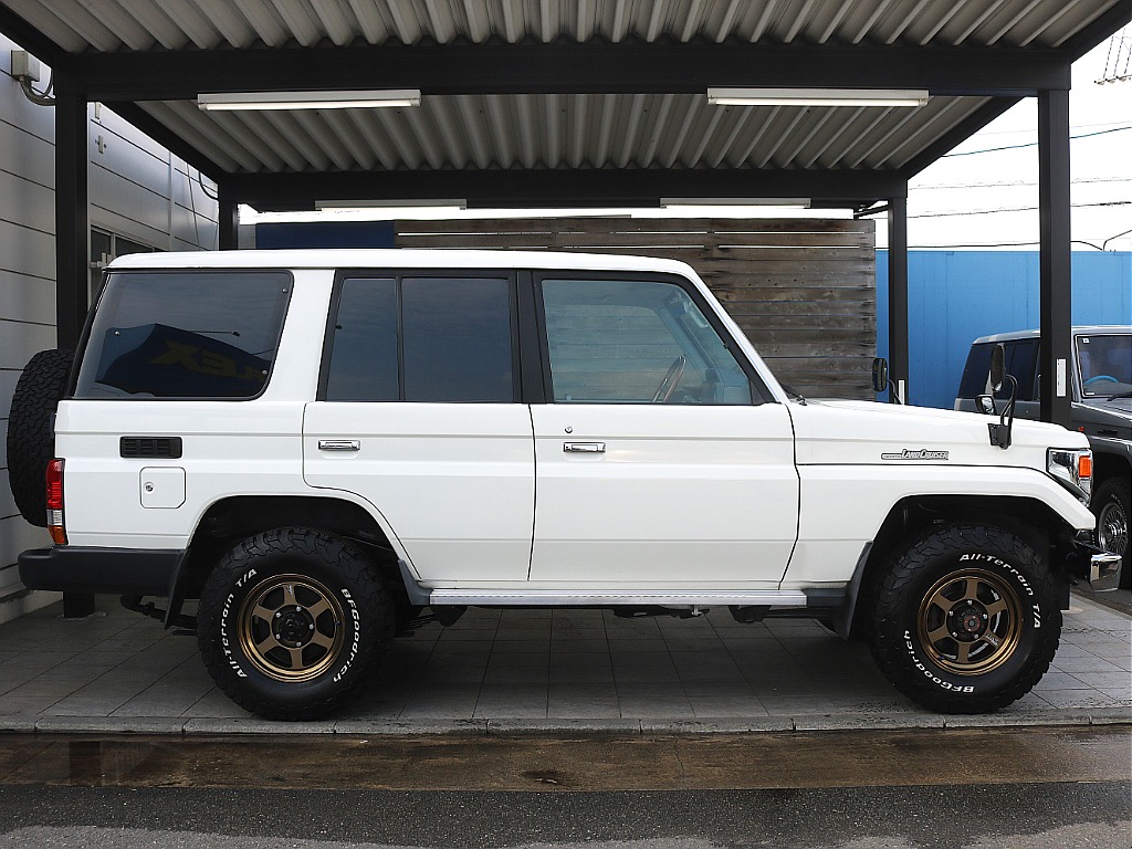 トヨタ ランドクルーザー70(5枚目)