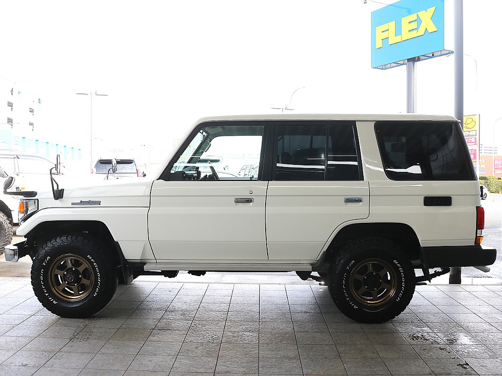 トヨタ ランドクルーザー70(6枚目)