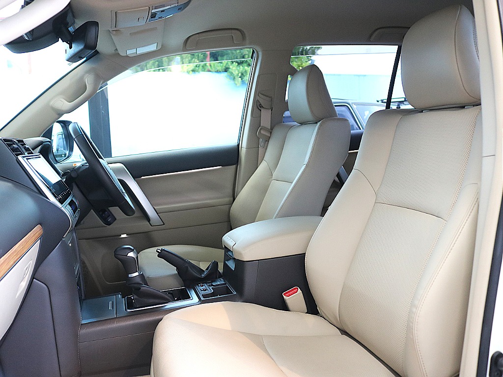 本革パワーシートがラグジュアリー感を高めます！