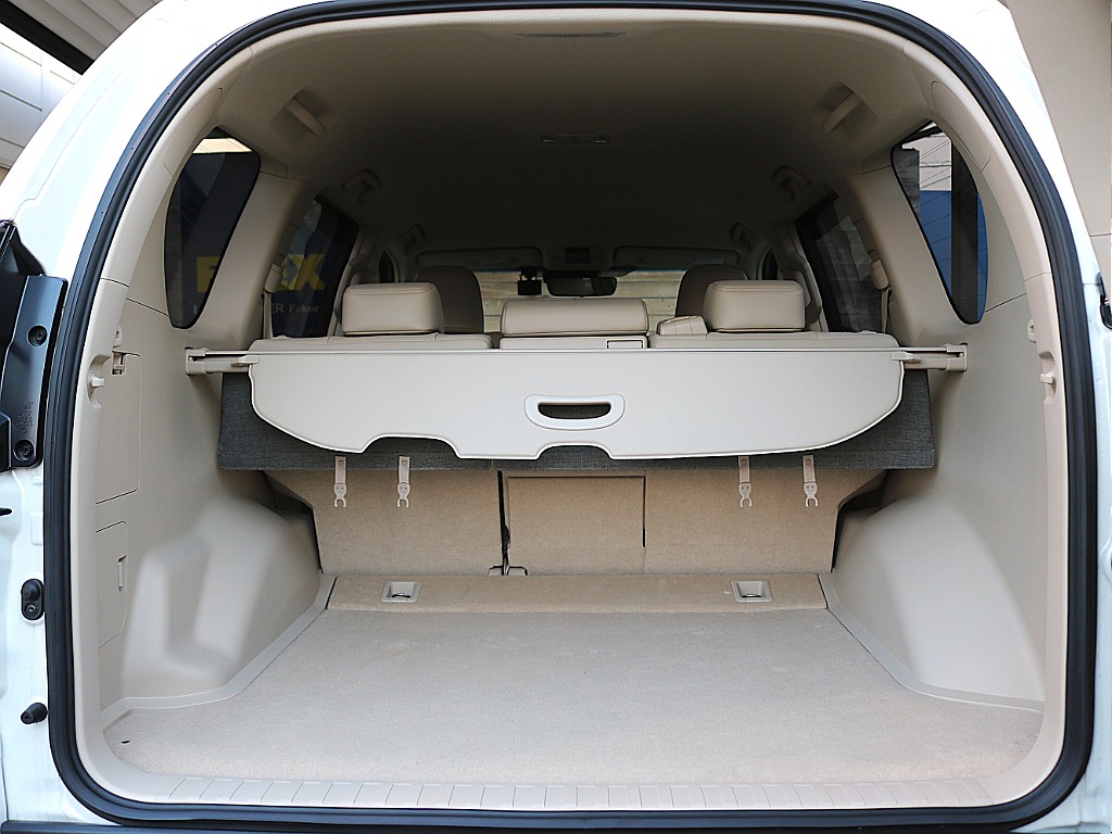 5人乗り！荷室はかなり綺麗です！