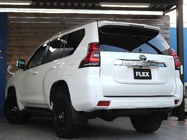 迫力のリアビュー！テールレンズやリアガーニッシュも綺麗です♪