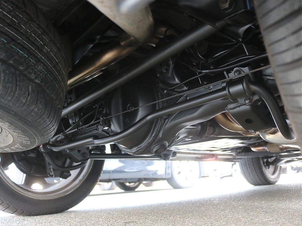 下回りもご覧の通りキレイなコンディションです！FLEXオリジナルの防錆塗装アンダーFシールド施工済み！