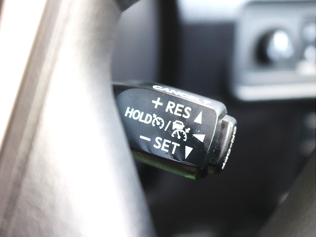 クルーズコントロールで高速道路のロングドライブも楽ちんです！