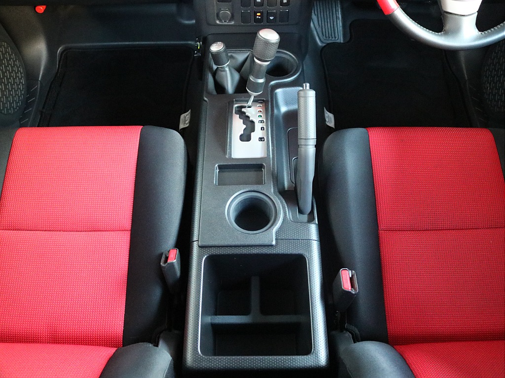 キズや使用感の少ないシフトパネル！このあたりがキレイだと非常に気持ちよくお使いいただけますね！