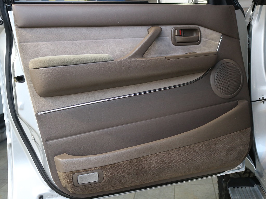 トヨタ ランドクルーザー80(49枚目)