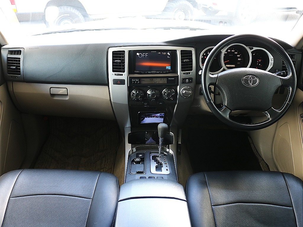 内装は車内が明るい雰囲気となるベージュインテリア♪