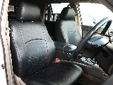 全席にブラックレザー調シートカバーが取付済み！車内の雰囲気も高級感UP♪