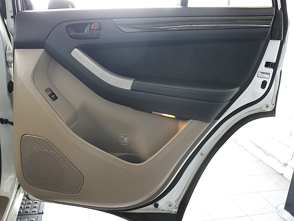 ドアトリムもキレイです！