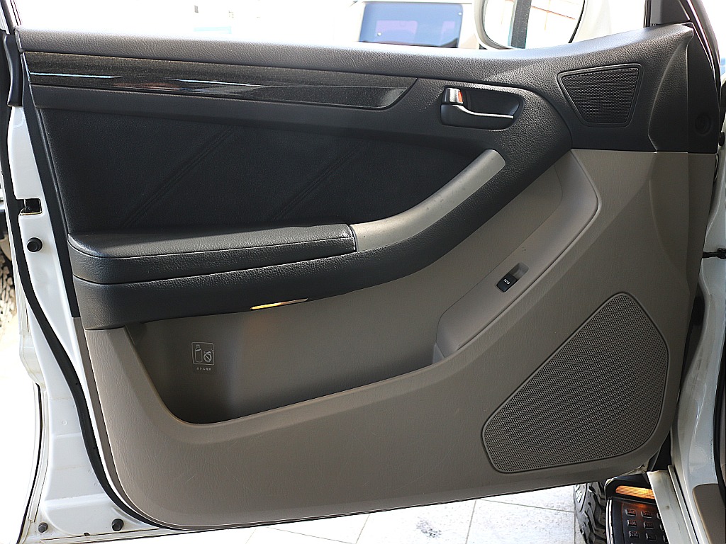 ドアトリムもキレイです！